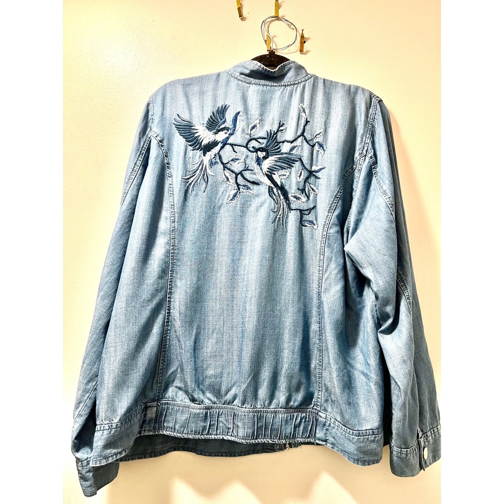 Chicos Blue Chambray Embroidered Bird Bomber Jacket Tencel Zip Front Size 0 S